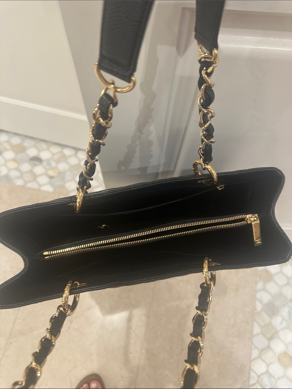 CHANEL Black Quilted Leather Shoulder Tote with Gold Chain Straps - Picture 5 of 13